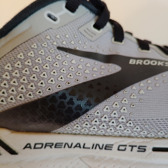 Brooks Men's Gray Running Shoes - Picture 9 of 10